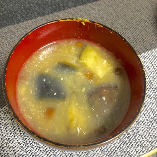 揚げなすとなめたけの味噌汁